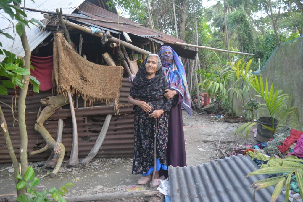 মোড়েলগঞ্জ সম্পত্তি বিরোধ: ৪০ বছর ধরে বঞ্চিত বৃদ্ধা ও সন্তানদের আর্তনাদ