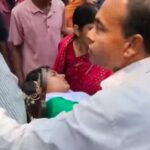 মোরেলগঞ্জে এসএসসি পরীক্ষাকেন্দ্রে শিক্ষার্থী অসুস্থ হয়ে ক্লিনিকে নেওয়া হচ্ছে