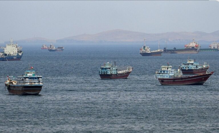 ইরান-যুক্তরাষ্ট্র স্নায়ুযুদ্ধ: বিশ্ব অর্থনীতি চাপে, ট্রাম্প কূটনীতি খাদের কিনারে