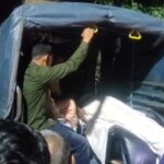 কুড়িগ্রামের নাগেশ্বরীতে মাইক্রোবাস ও ট্রাকের সংঘর্ষে দুমড়ে-মুচড়ে যাওয়া গাড়ি, ঘটনাস্থলে উদ্ধার তৎপরতা