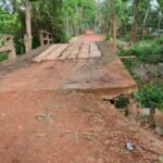 দাড়িয়াল ইউনিয়নের উত্তমপুর এলাকায় ঝুঁকিপূর্ণ ভাঙা দাড়িয়াল সেতুর দৃশ্য