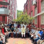 রাজশাহী কলেজে ছাত্রদলের বৃক্ষরোপণ কর্মসূচিতে গাছ লাগাচ্ছেন নেতাকর্মীরা