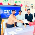 হাবিপ্রবিতে Axiom Camp 1.0 প্রশিক্ষণ কর্মসূচিতে শিক্ষার্থীরা বিভিন্ন সেশনে অংশ নিচ্ছে এবং বক্তারা দিকনির্দেশনা দিচ্ছেন।