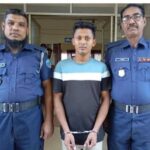 কমলনগরে চাঁদাবাজির মামলায় গ্রেপ্তার যুবদল নেতা মিলনকে থানায় নিয়ে যাচ্ছে পুলিশ