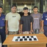 লালপুরে আইডি হ্যাকিং চক্রের ৩ সদস্যকে গ্রেফতার করে থানায় নিয়ে যাচ্ছে পুলিশ