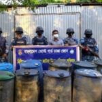 চাঁদপুরের মতলব উত্তরে কোস্ট গার্ডের অভিযানে জব্দকৃত ডিজেল ও আটক ব্যবসায়ীরা