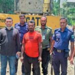 বাগমারায় অবৈধ পুকুর খননের বিরুদ্ধে ভ্রাম্যমাণ আদালতের অভিযান পরিচালনার দৃশ্য