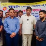 দোহারে উপজেলা খাদ্য গুদামে বোরো ধান সংগ্রহ কার্যক্রম উদ্বোধন করছেন এমপি খন্দকার আবু আশফাক