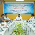 রাজশাহী সিটি কর্পোরেশনের ১২তম কমিটি সভায় প্রশাসক ও কর্মকর্তারা উন্নয়ন ও নাগরিক সেবা নিয়ে আলোচনা করছেন