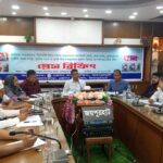 জয়পুরহাট জেলা প্রশাসকের সম্মেলন কক্ষে অনুষ্ঠিত সরকারি উন্নয়ন ব্রিফিংয়ে বক্তব্য রাখছেন জেলা প্রশাসক আল মামুন মিয়া”