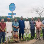 বড়লেখায় জাগরণী ইসলামি তরুণ সংঘের উদ্যোগে রাস্তায় সাইনবোর্ড স্থাপনের উদ্বোধনী অনুষ্ঠানের দৃশ্য