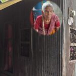 লাঠিতে ভর দিয়ে দাঁড়িয়ে থাকা দোহারের অসহায় বৃদ্ধা হাফেজা