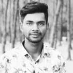 ফটিকছড়িতে ফেসবুক আইডি হ্যাক নিয়ে সংঘর্ষের ঘটনায় নিহত জয়নালের বাড়ির সামনে স্থানীয়দের ভিড়