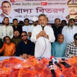 চট্টগ্রামে শহীদ জিয়ার শাহাদাতবার্ষিকীতে খাদ্য বিতরণ অনুষ্ঠানে বক্তব্য দিচ্ছেন আমীর খসরু মাহমুদ চৌধুরী