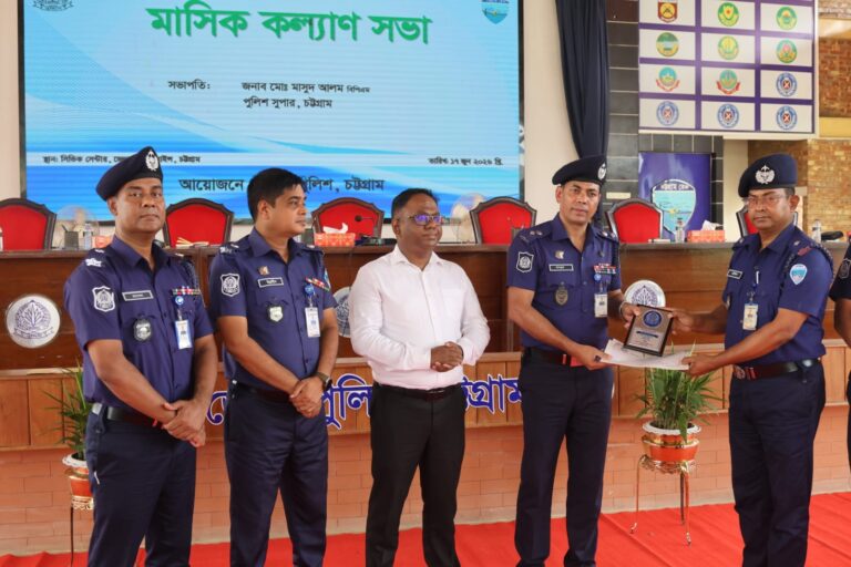 বাঁশখালী থানার ওসি রবিউল হক চট্টগ্রাম জেলার শ্রেষ্ঠ ওসি নির্বাচিত