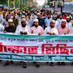 কুষ্টিয়া শহরে আওয়ামী লীগের অপতৎপরতার প্রতিবাদে জামায়াতের বিক্ষোভ মিছিলে অংশগ্রহণকারী নেতাকর্মীরা